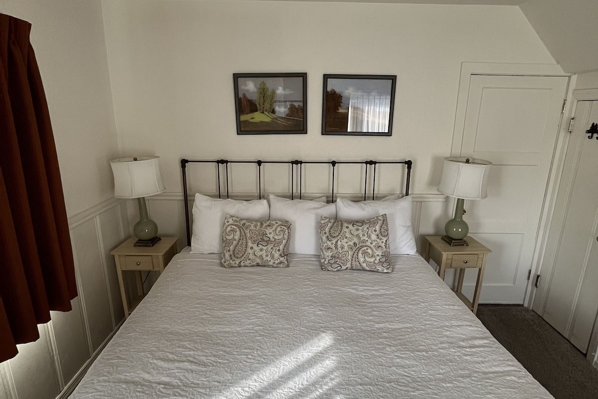 Phòng Deluxe, nhiều giường, bếp nhỏ, quang cảnh núi | 3 phòng ngủ, chăn bông, bàn ủi/dụng cụ ủi quần áo