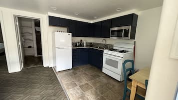 Deluxe Suite | Private kitchen | Coffee/tea maker