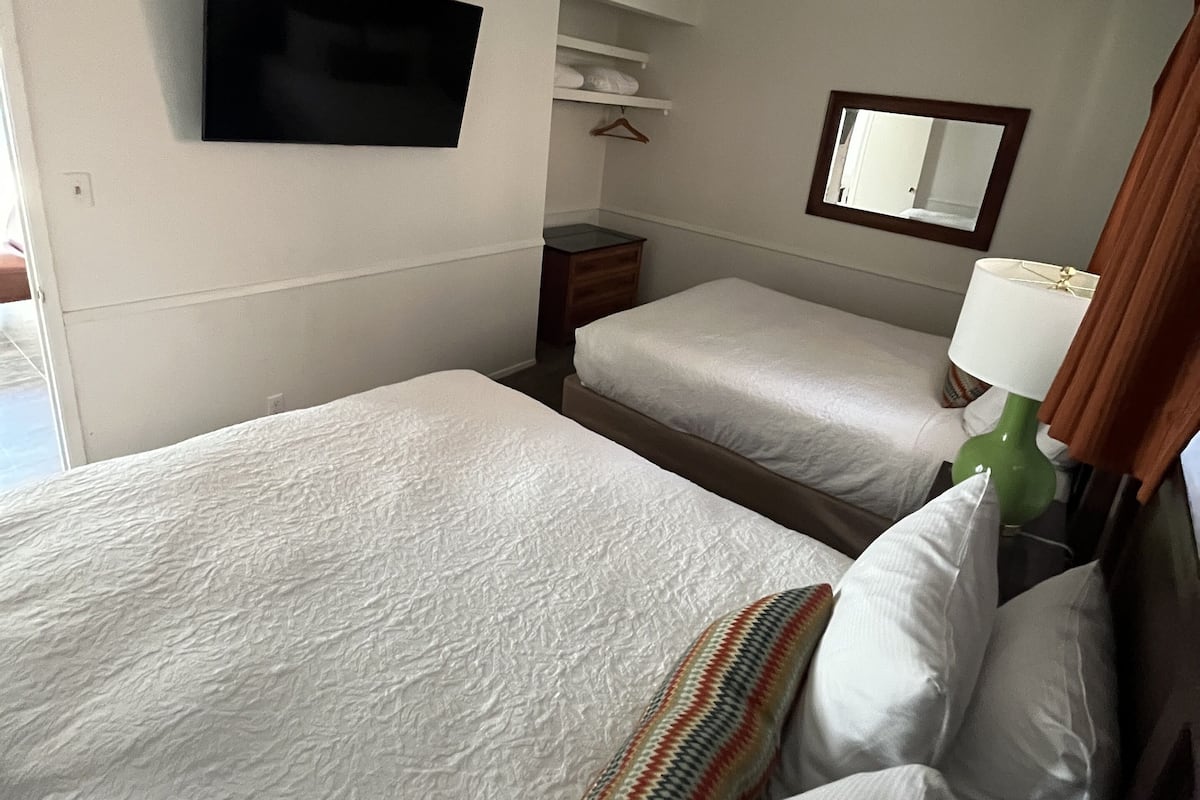 Deluxe Suite | 3 bedrooms, down duvets, iron/ironing board, cots/infant beds