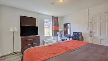 Room, 1 King Bed, Smoking | Desk, bed sheets