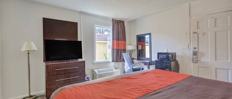 Room, 1 King Bed, Smoking | Desk, bed sheets