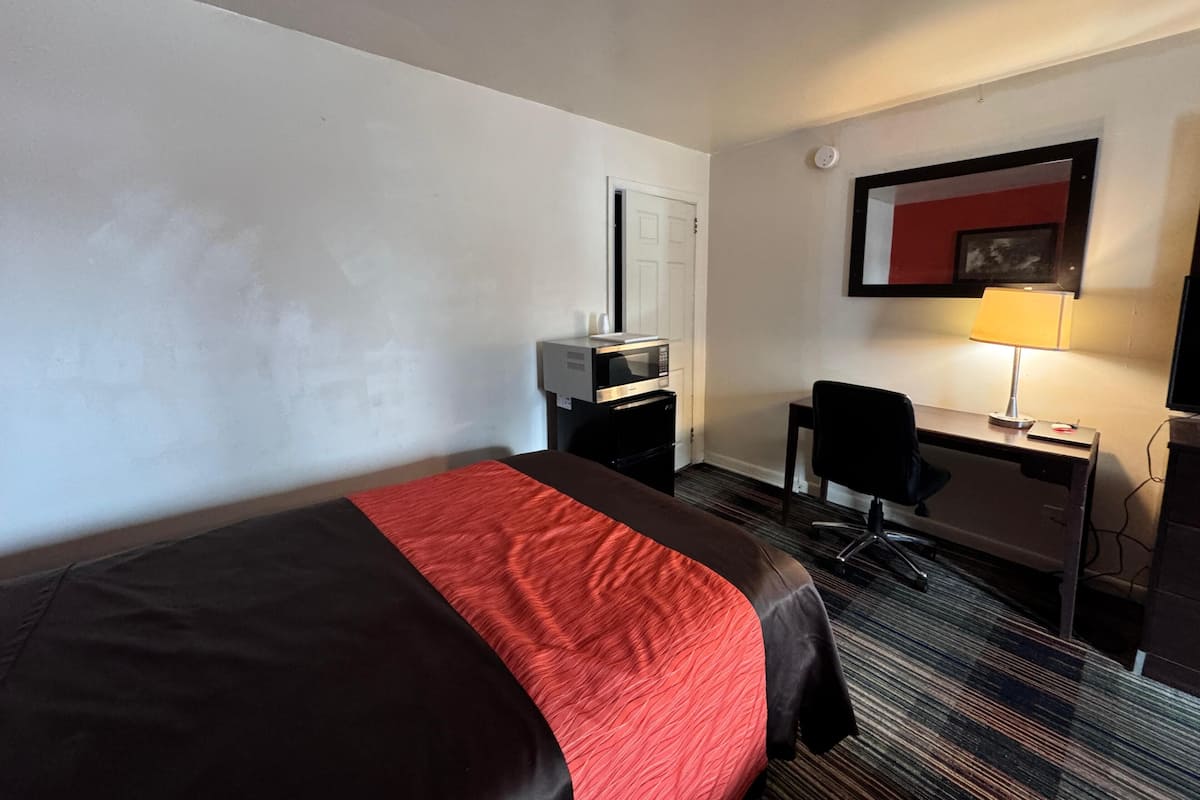 Desk, bed sheets