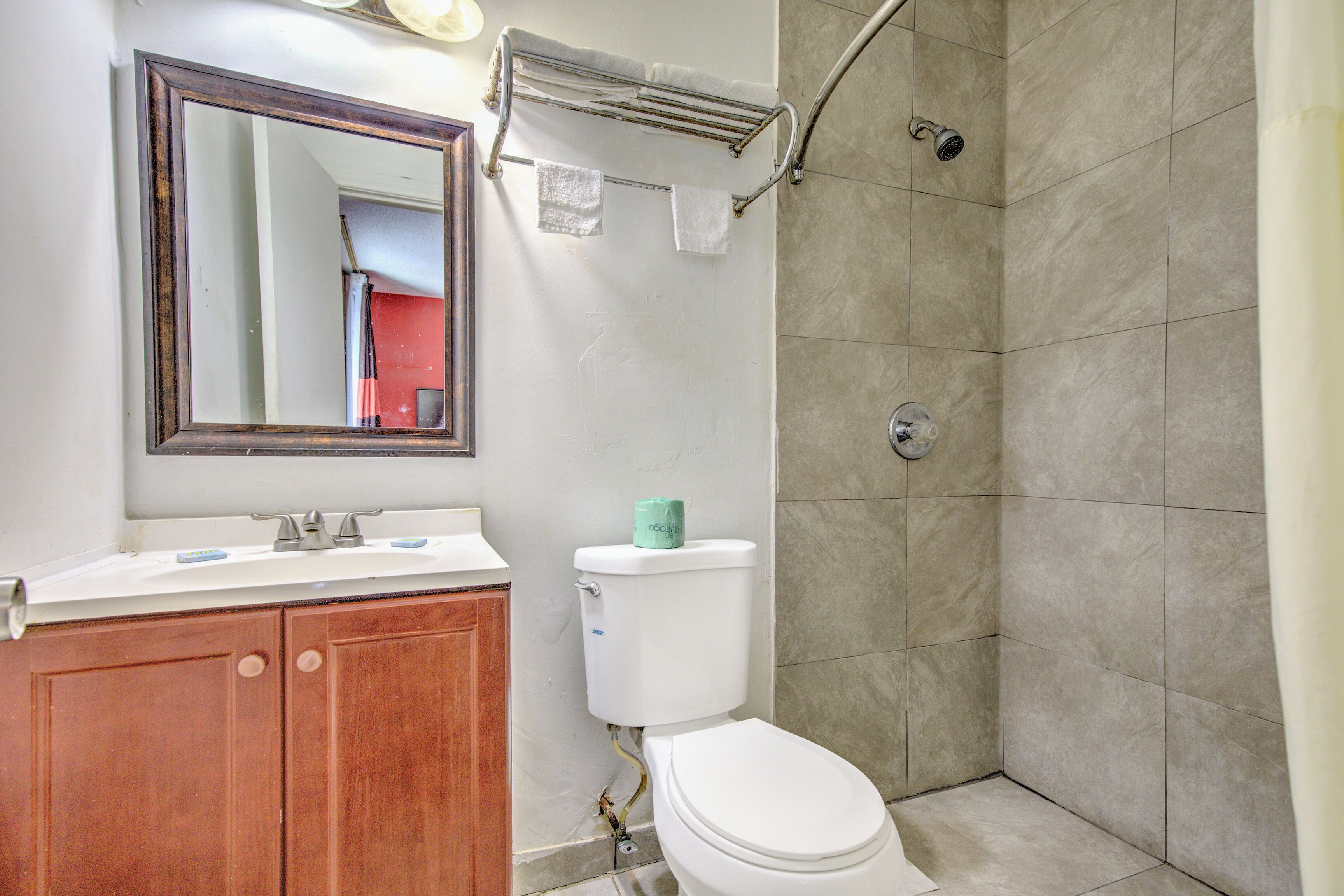 Habitación Deluxe, 2 camas dobles, no fumadores | Baño | Toallas