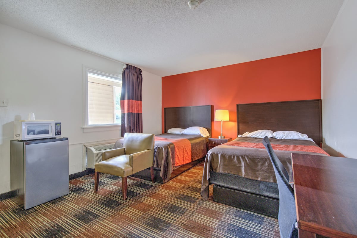 Room, Multiple Beds | Desk, bed sheets