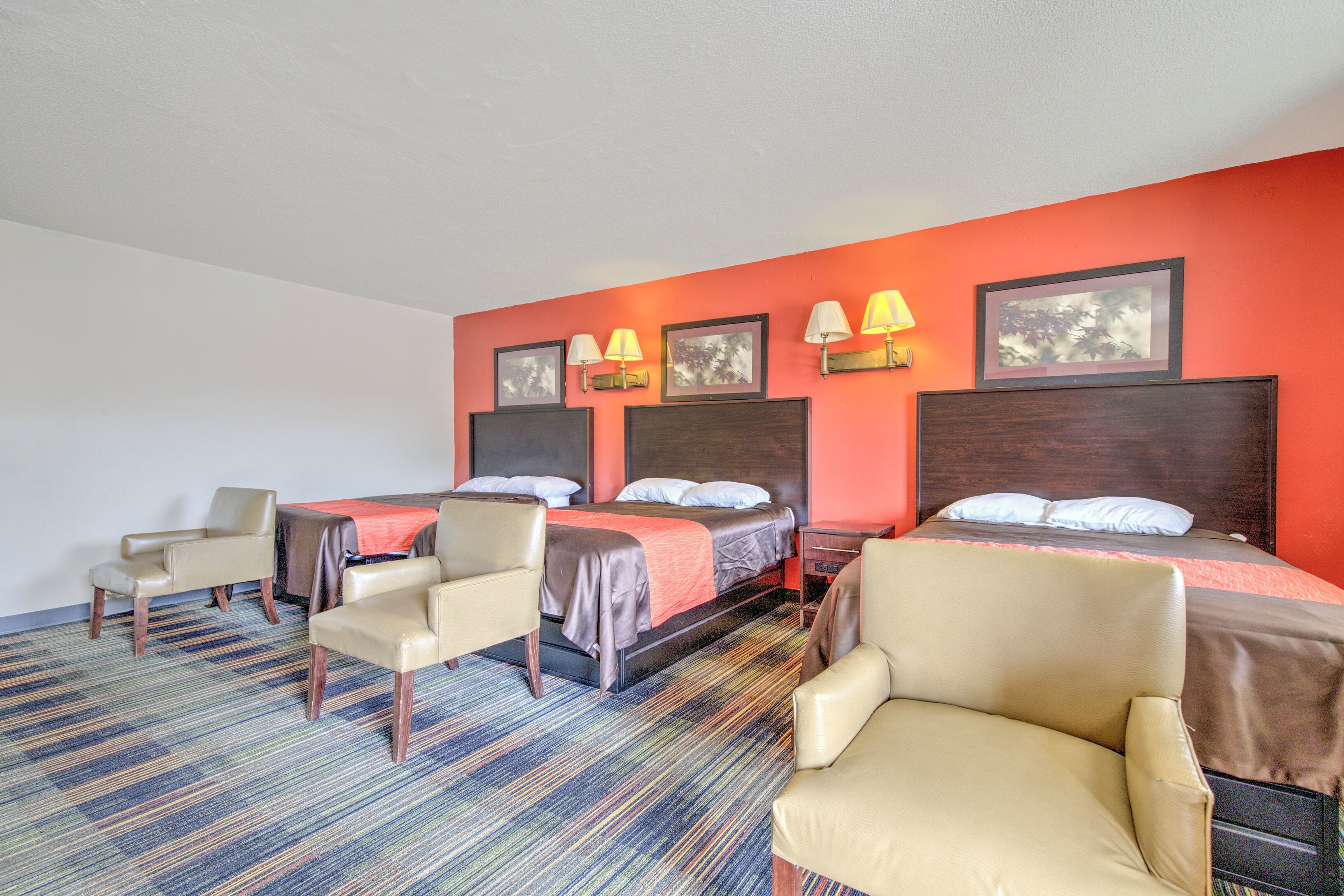 デスク、ベッドシーツ