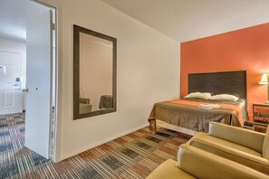 Room, Multiple Beds | Desk, bed sheets - OYO Palm Leaf Motel (Ashland)