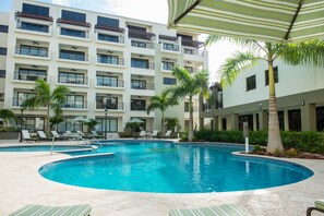 Outdoor pool - PalmAruba Condos (Noord)