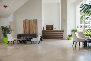 Lobby sitting area - PalmAruba Condos (Noord)