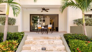 1 Bedroom Pool Level Majestic Palm | Terraza o patio