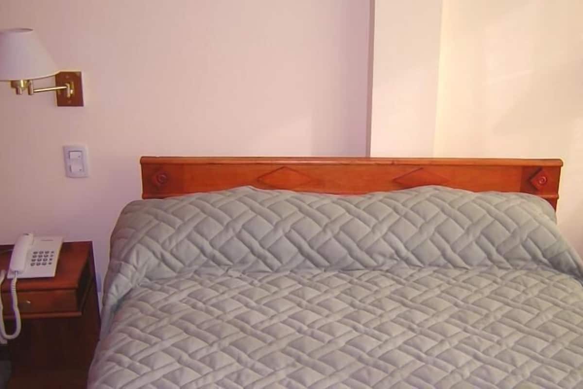 Double Room | Bar mini, peti besi dalam bilik, Wi-fi percuma 
