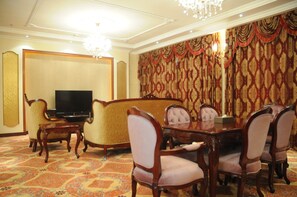 Kamar Eksekutif | Area keluarga | TV