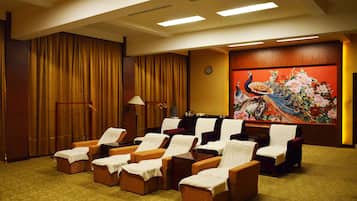 Body treatments, aromatherapy, Thai massages, sports massages