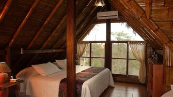 Triple Room | Bathroom | Hair dryer, towels