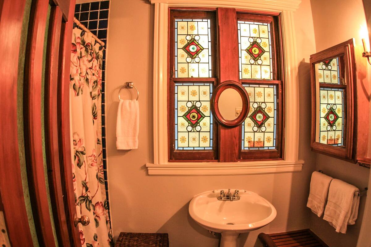 House, 2 Bedrooms | Bathroom | Combined shower/bathtub, free toiletries, hair dryer, towels