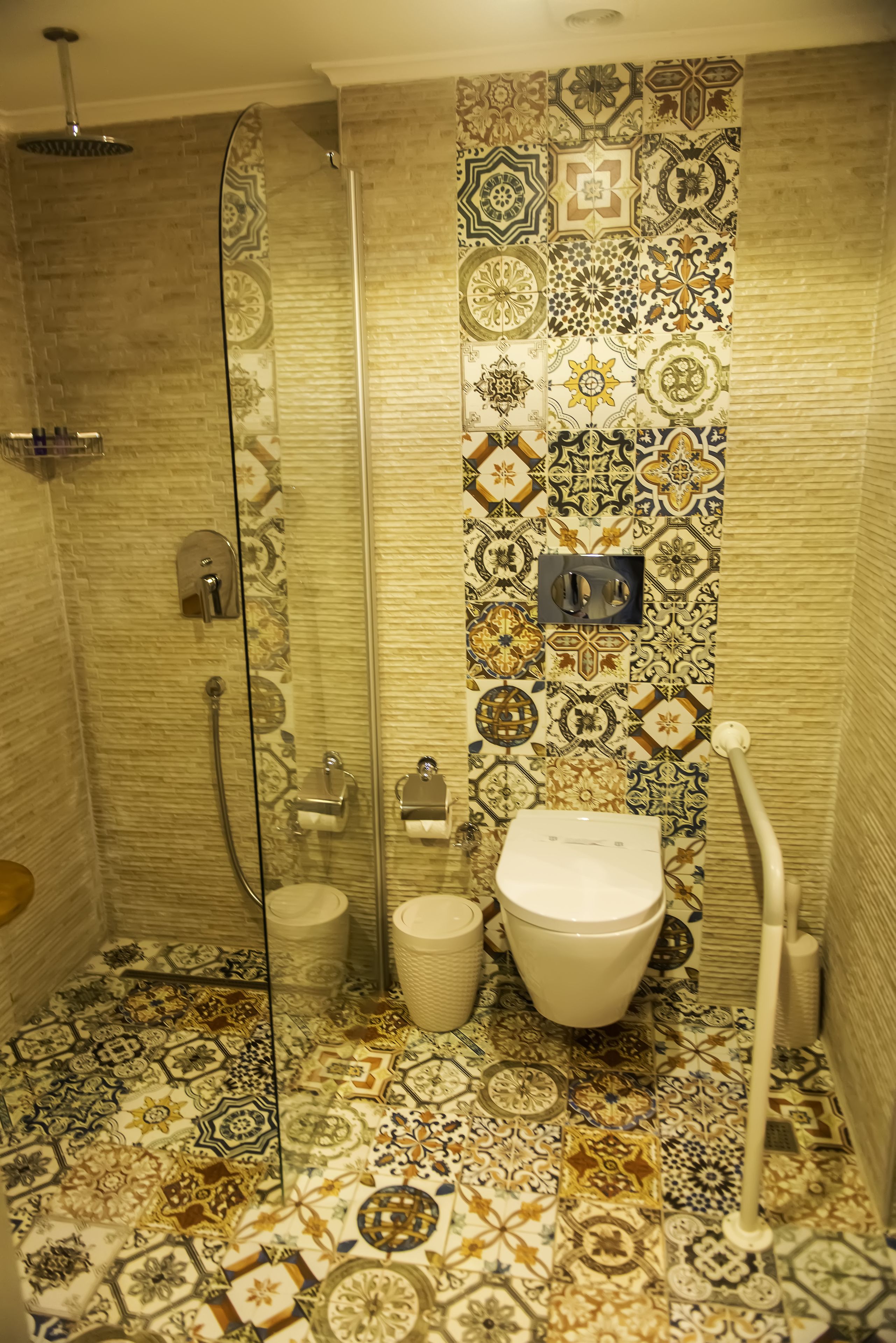 shower, rainfall showerhead, free toiletries, hair dryer