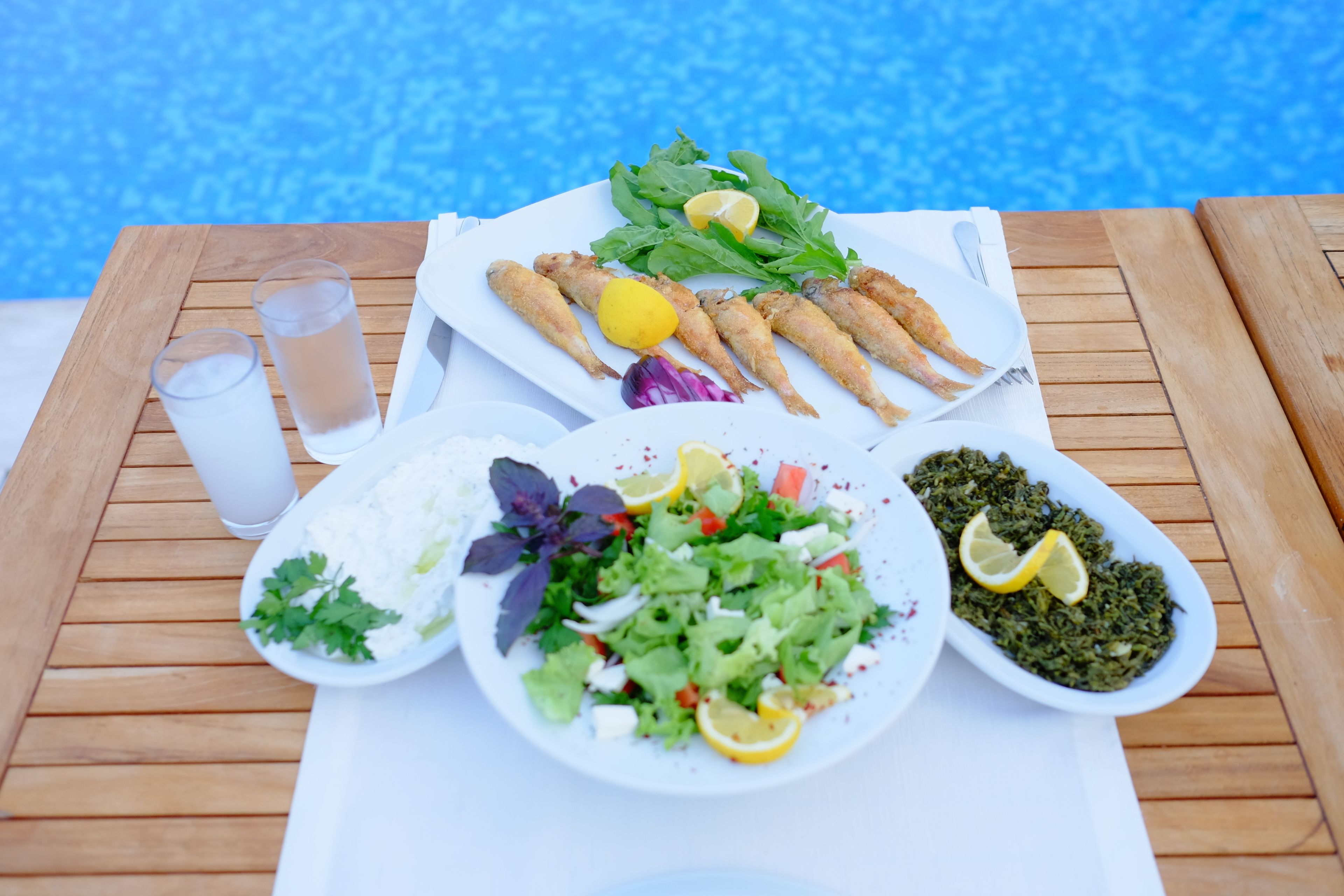 breakfast, lunch and dinner served