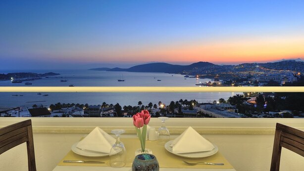 Breakfast, lunch and dinner served - Söz Hotel (Bodrum)