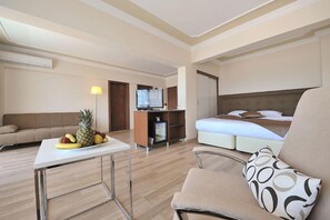 Suite, 1 Double Bed, Lanai | Premium bedding, minibar, in-room safe, desk - Söz Hotel (Bodrum)
