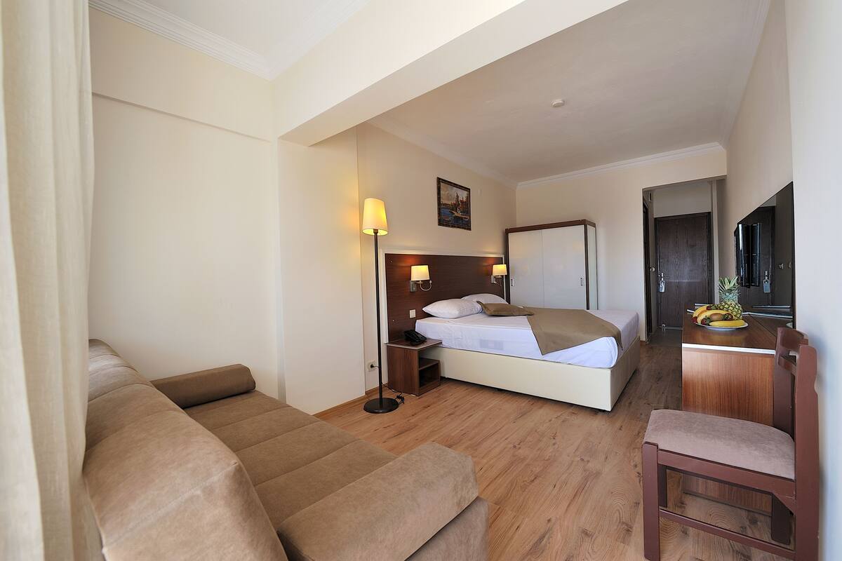 Premium bedding, in-room safe, desk, bed sheets