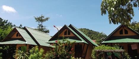 Fan Bungalow | Exterior