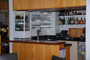 Bar (on property) - Summit Ridge Alpine Lodge (Falls Creek)