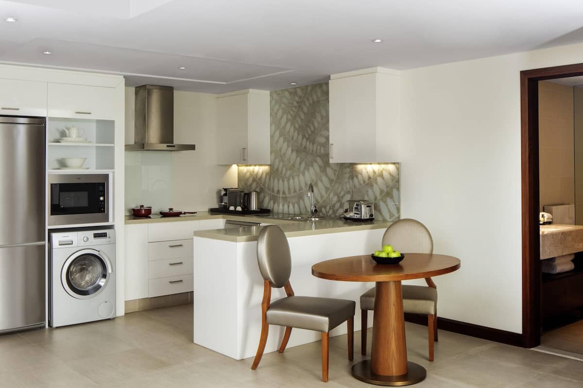 Studio, 1 King Bed (Creek View) | 1 bedroom, premium bedding, in-room safe, individually decorated