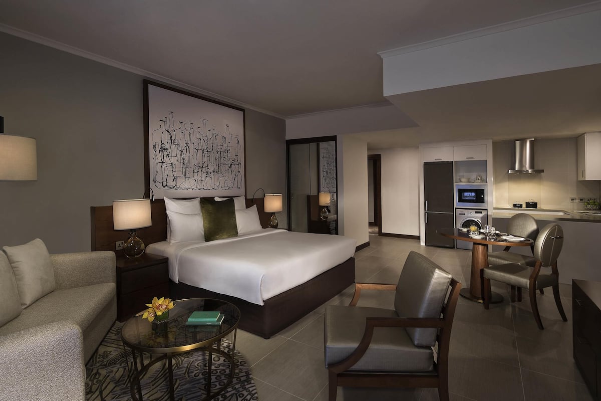 Estudi, 1 llit de matrimoni gran (Creek View) | 1 dormitori, roba de llit d'alta qualitat i caixa forta a l'habitació