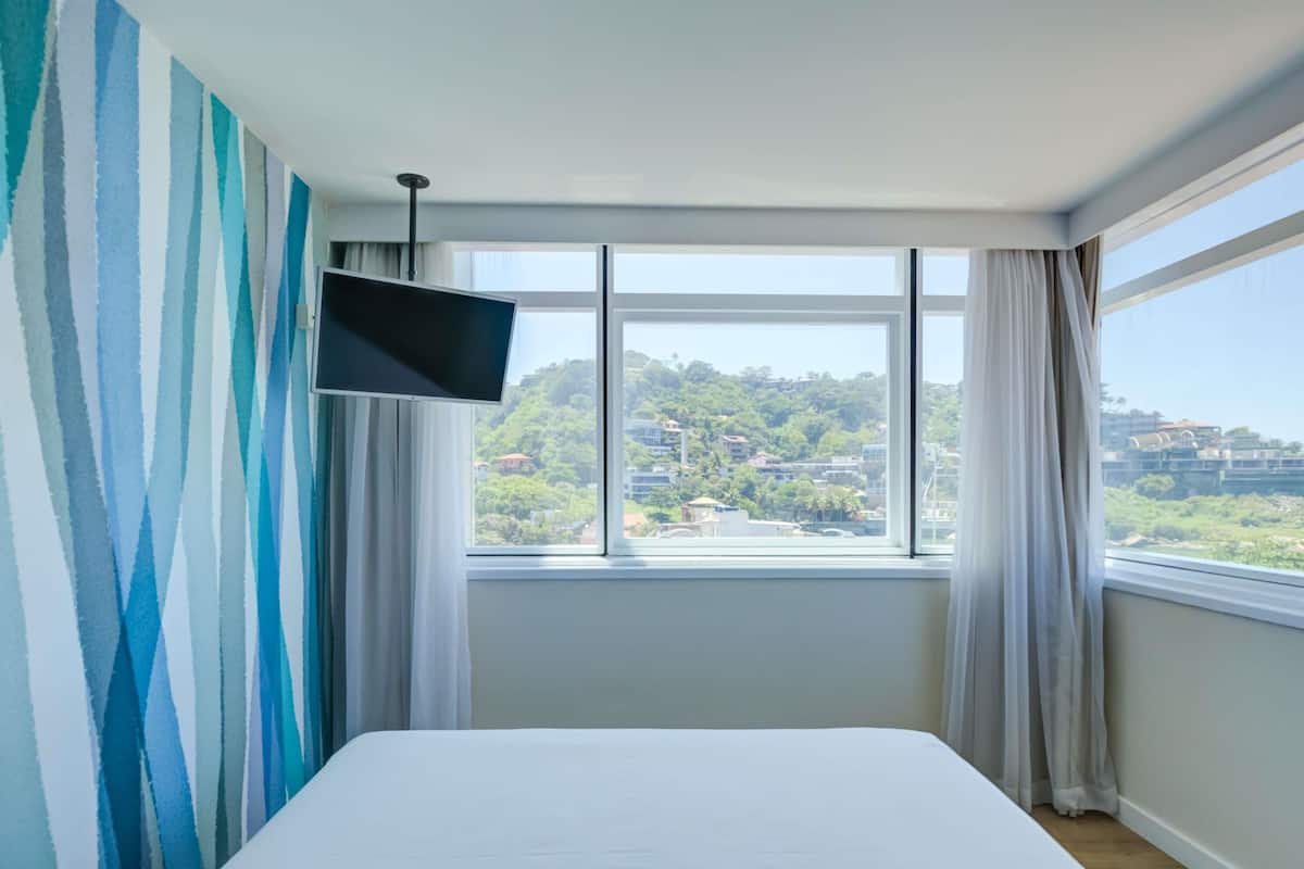 1 bedroom, minibar, desk, free cribs/infant beds