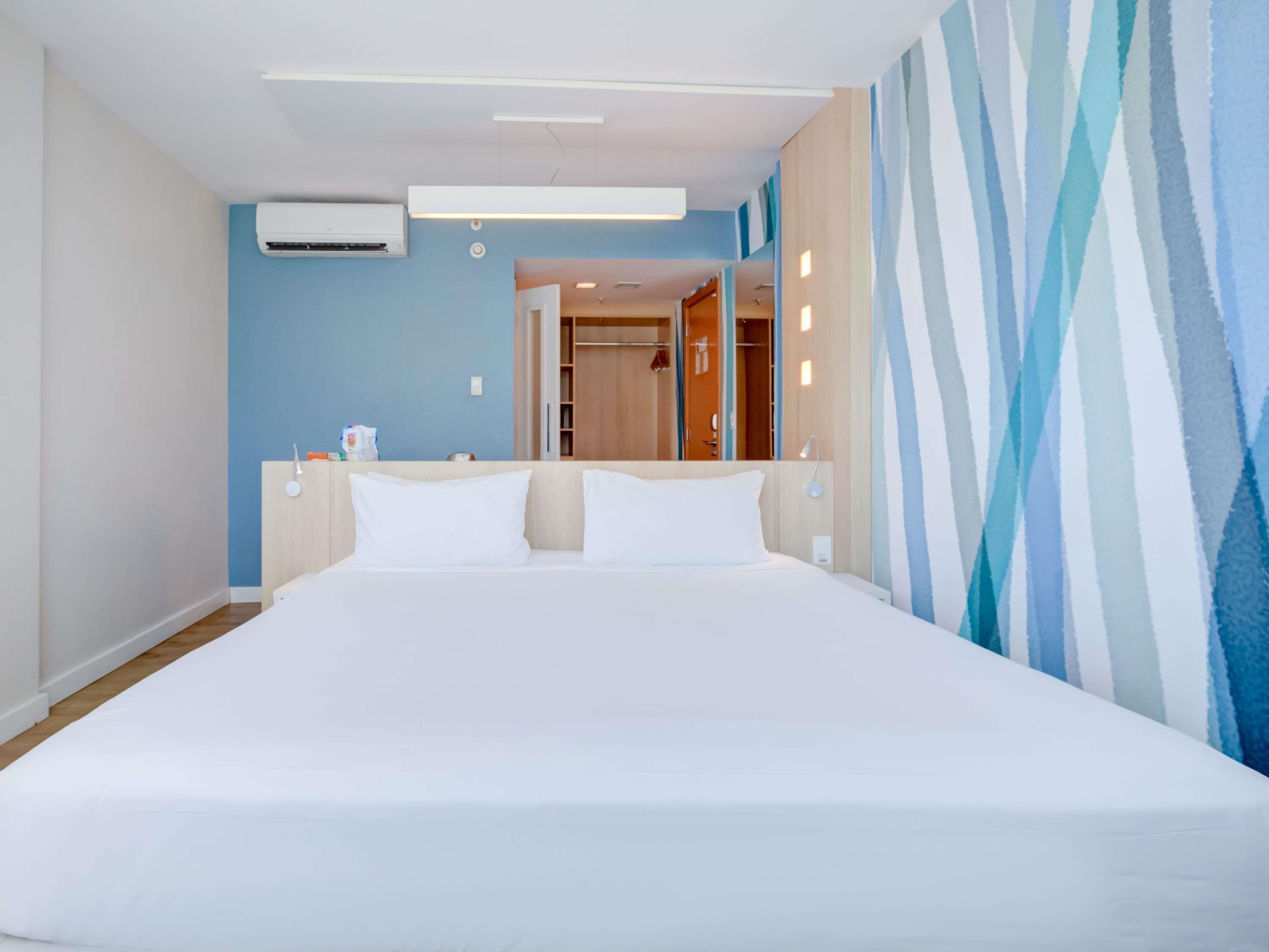 Minibar, Schreibtisch, kostenlose Babybetten, kostenloses WLAN