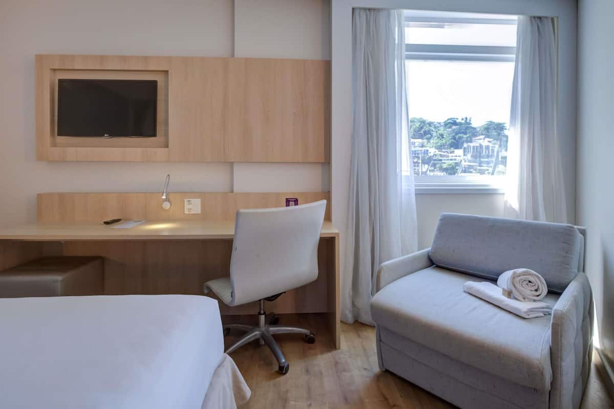 1 bedroom, minibar, desk, free cribs/infant beds