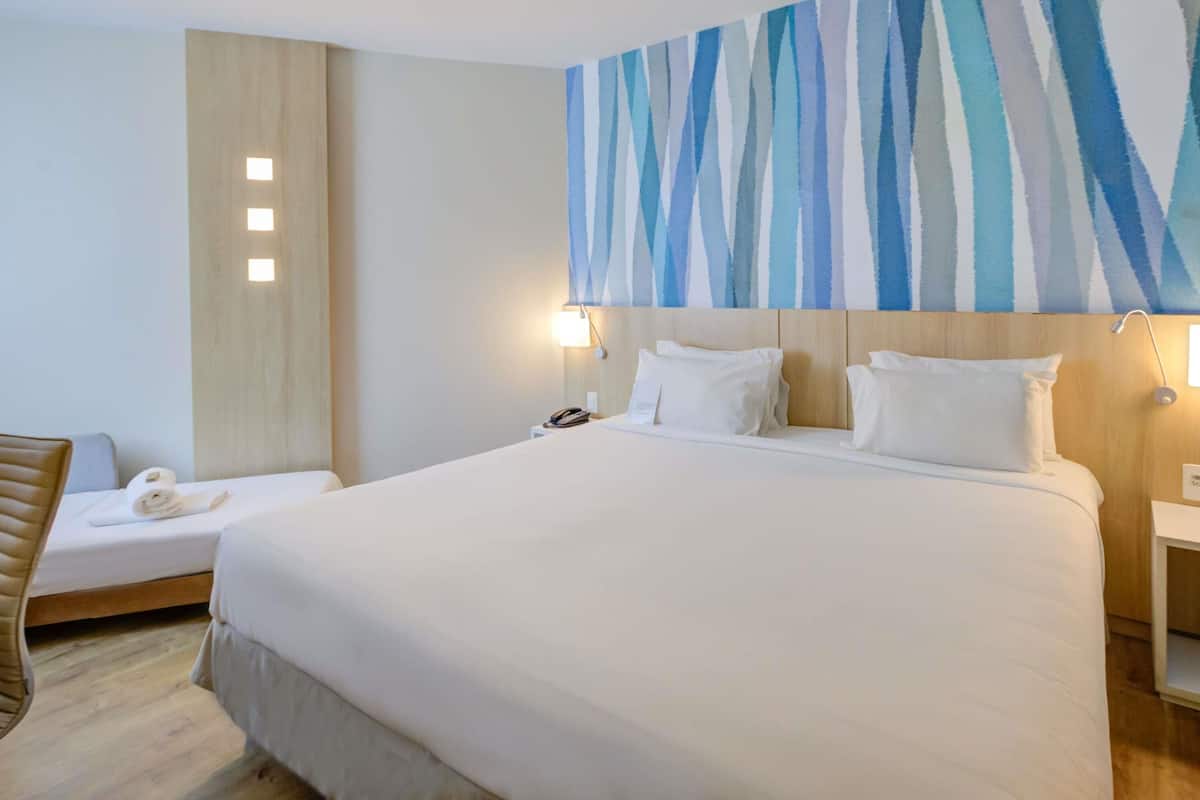 Standard Room, 1 Double Bed with Sofa bed | Minibar, desk, free cribs/infant beds, free WiFi