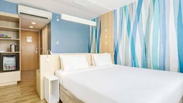 Minibar, Schreibtisch, kostenlose Babybetten, kostenloses WLAN