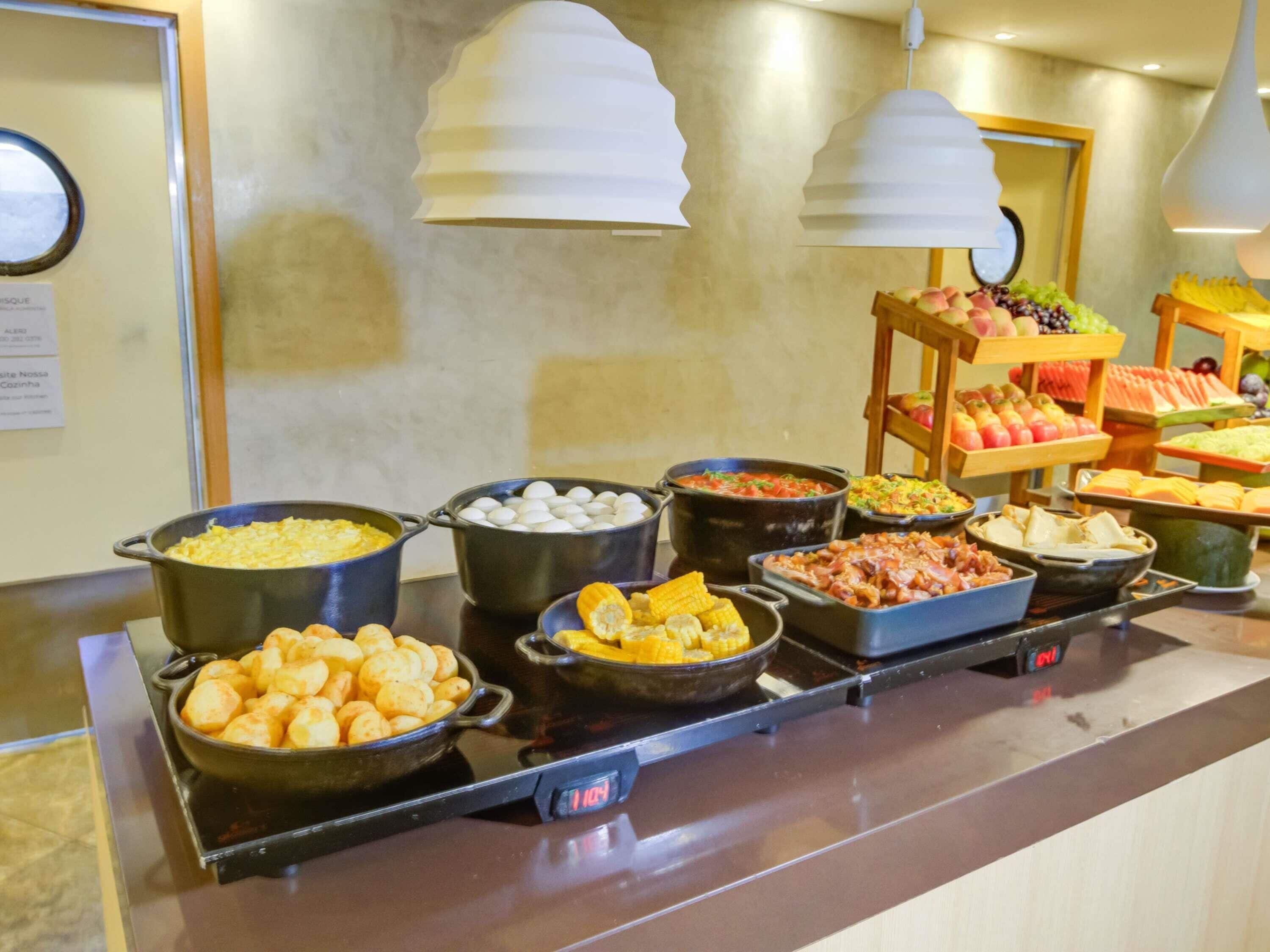 Daily buffet breakfast (BRL 70 per person)