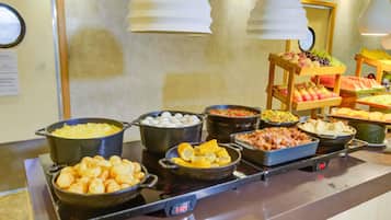 Daily buffet breakfast (BRL 70 per person)