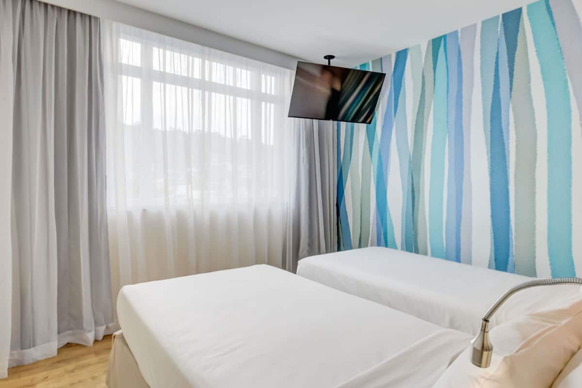 Standard Twin Room, 2 Twin Beds | Minibar, desk, free cribs/infant beds, free WiFi