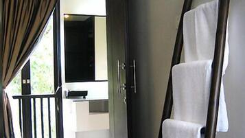 Dusj, toalettartikler (inkludert), hårføner og håndklær