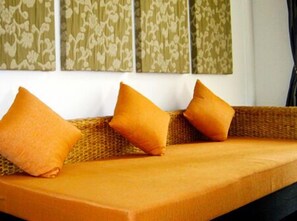 Deluxe-huone | Oleskelualue | Televisio