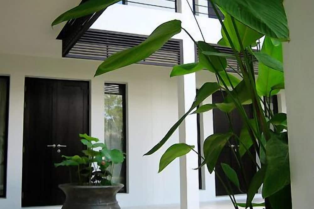 296 The Radtanaiya Residence