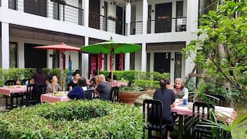 Daily cooked-to-order breakfast (THB 150 per person)