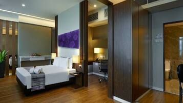 Minibar, escritorio, tabla de planchar con plancha y wifi gratis