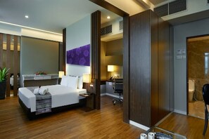 Minibar, una scrivania, ferro/asse da stiro, Wi-Fi gratuito