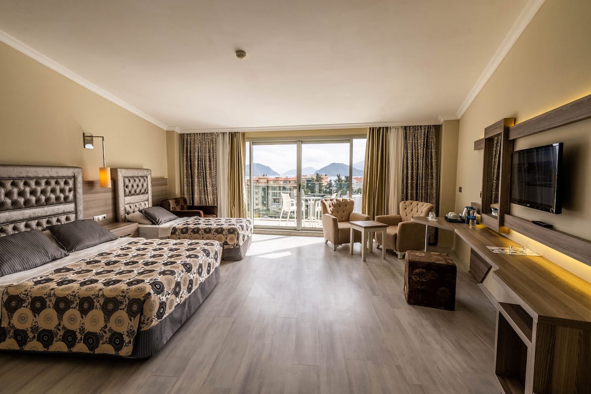 Standard Room, Partial Sea View | Minibar, blackout curtains, free cots/infant beds, free WiFi