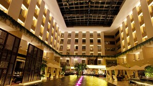 Breakfast, lunch and dinner served - Palace Garden Hotel (Beijing)