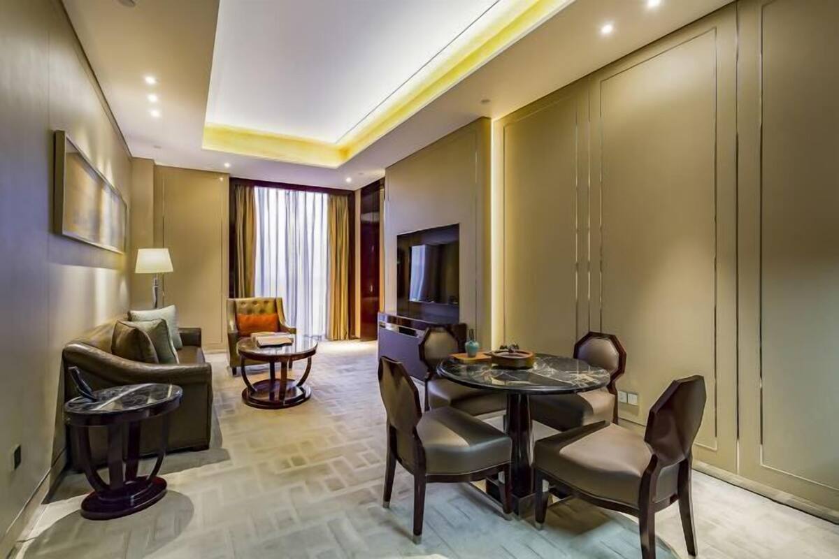Premium bedding, down comforters, minibar, in-room safe