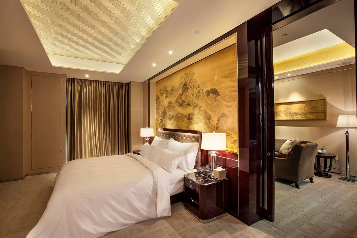 Garden View Suite | Premium bedding, down comforters, minibar, in-room safe