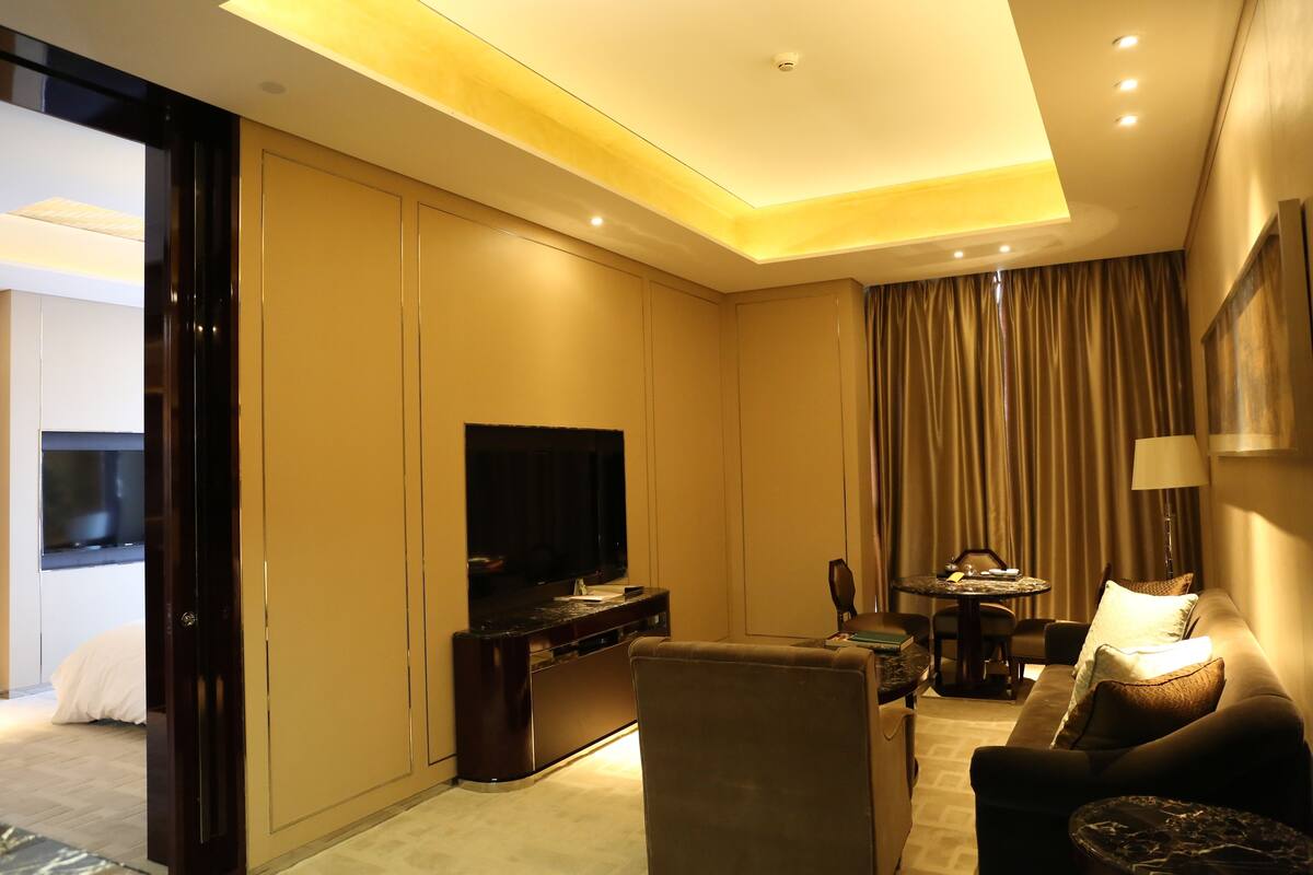 Business Suite, 2 Bedrooms | Premium bedding, down comforters, minibar, in-room safe