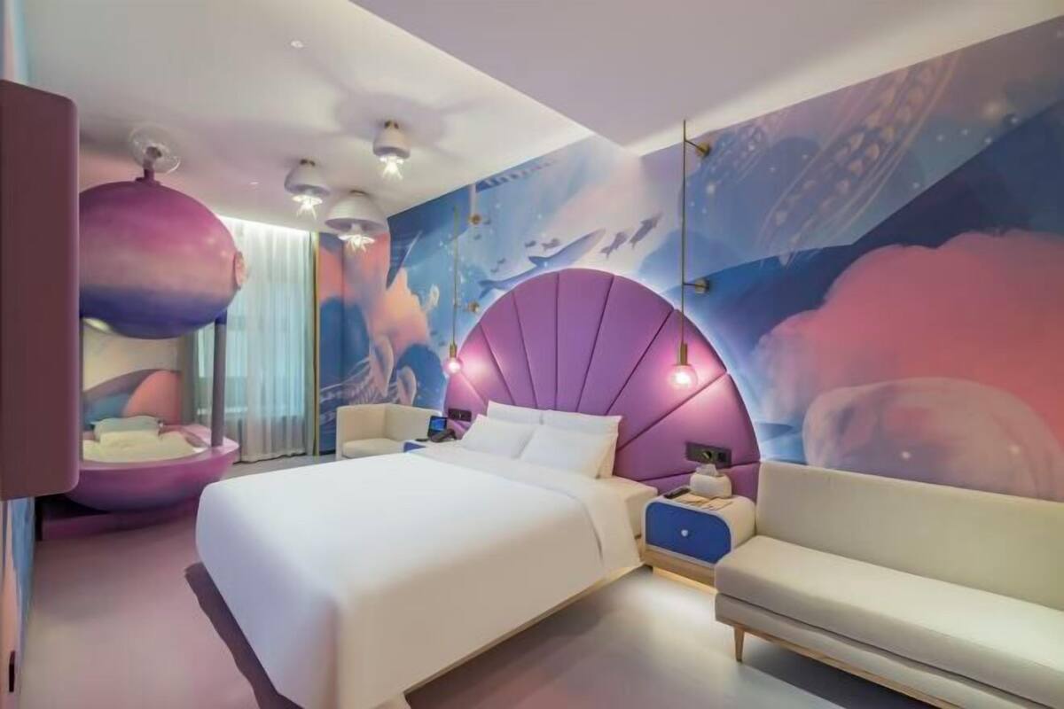 Premium bedding, down comforters, minibar, in-room safe