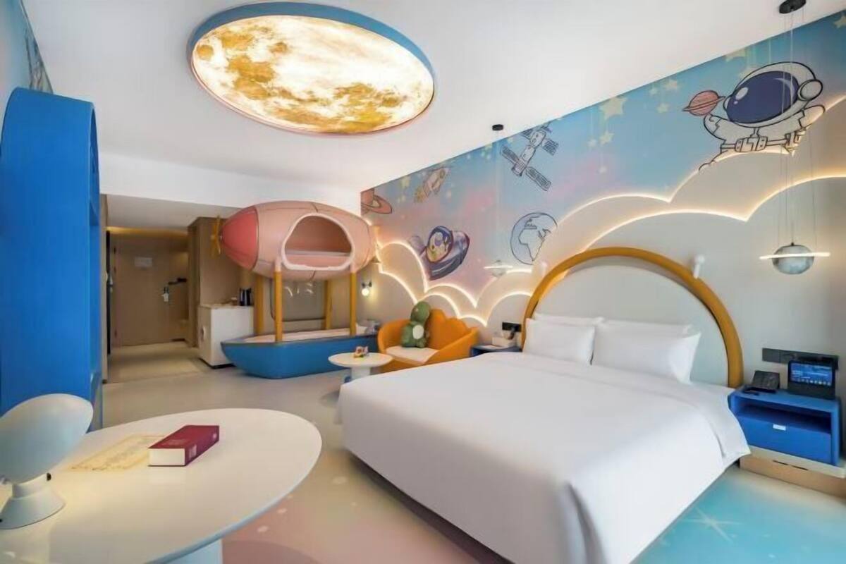 Premium bedding, down comforters, minibar, in-room safe