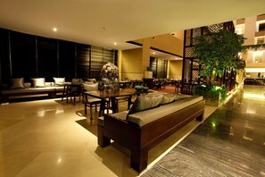 Daily buffet breakfast (CNY 138.00 per person)