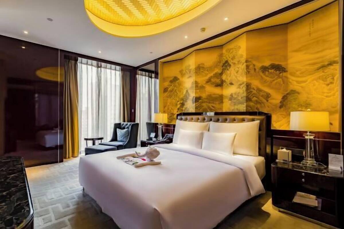Premium bedding, down comforters, minibar, in-room safe